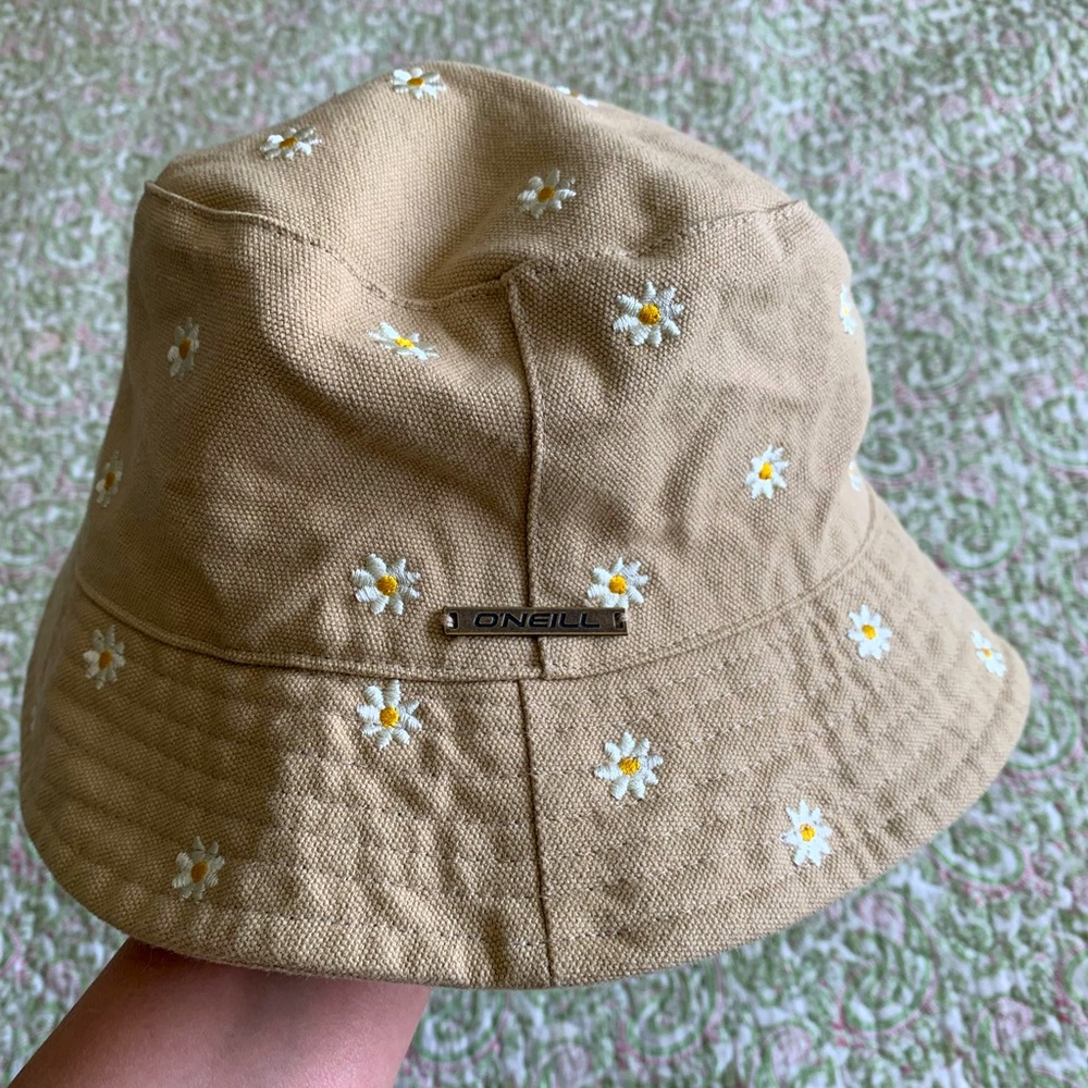 NWT Daisy O’Neill bucket hat
